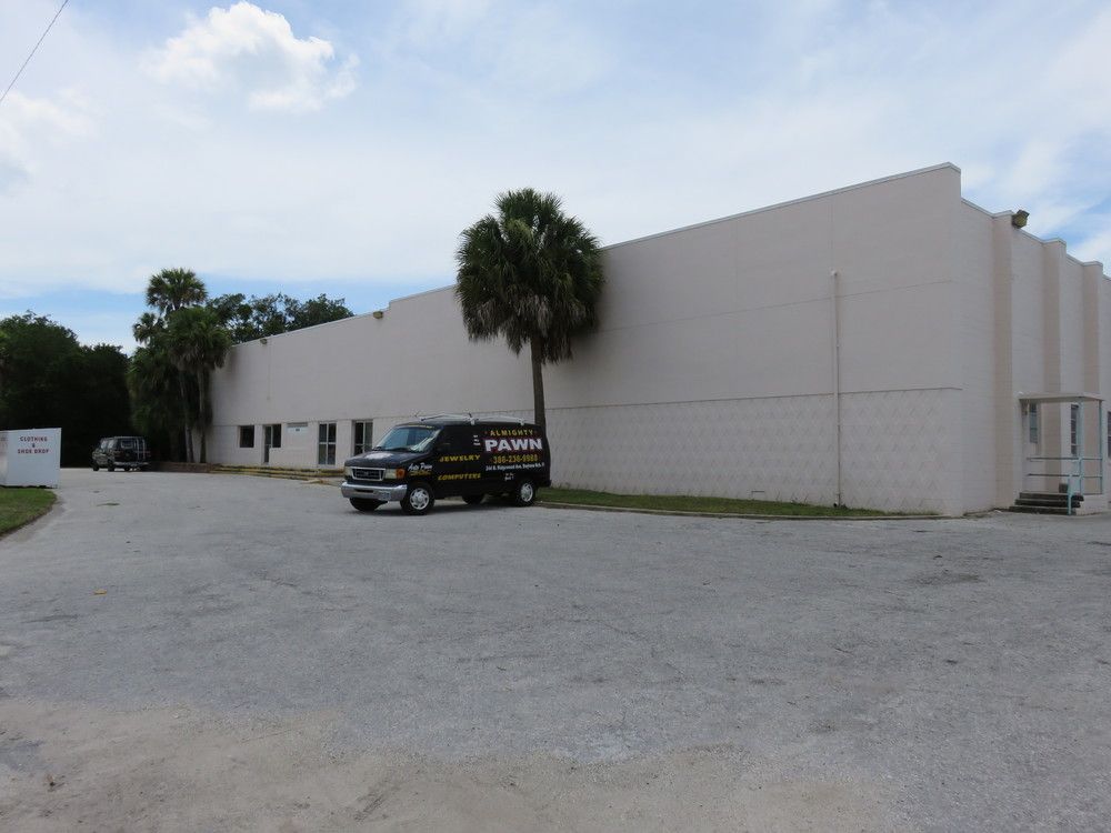 Freestanding Building on Lit Corner: 660 Mason Avenue, Daytona Beach, FL 32117